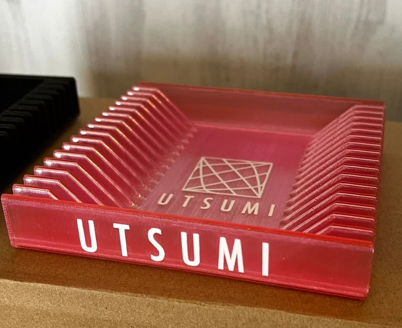 Utsumi comb and shear stand for grooming scissors and combs