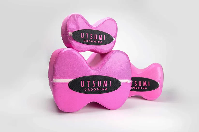 Utsumi dog grooming pillow with multi position support